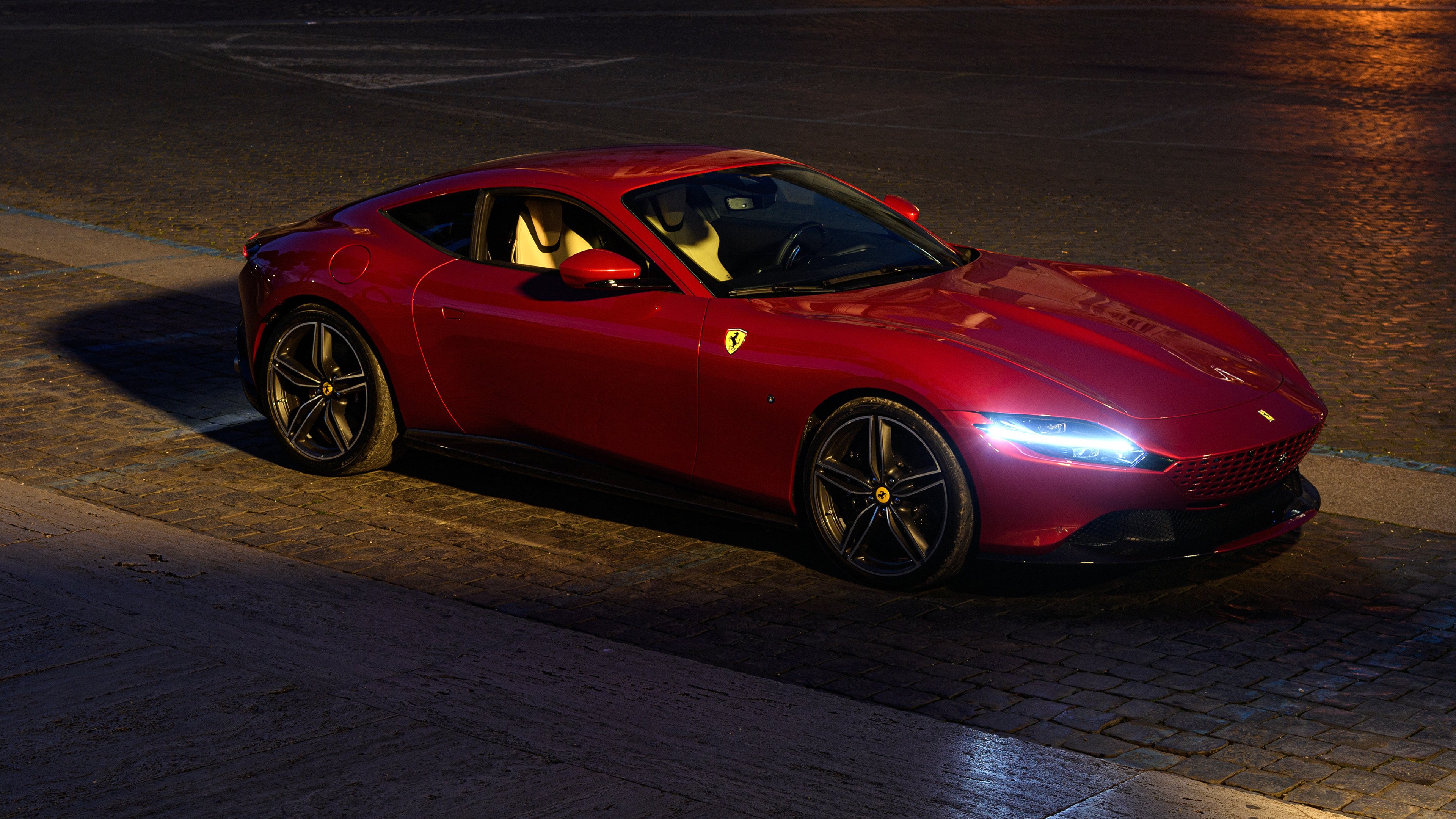 曼联在关键比赛中取胜，稳扎稳打追赶榜首